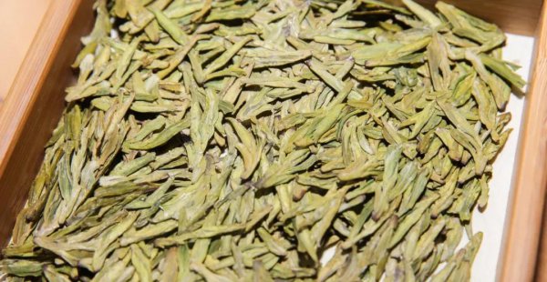 西湖龙井产于哪个地方