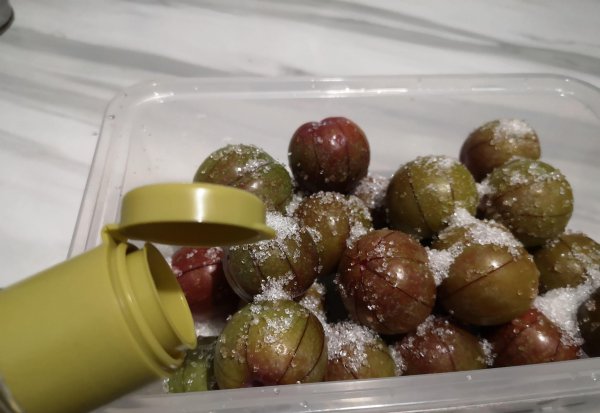 怎么腌制李子又脆又好吃的方法