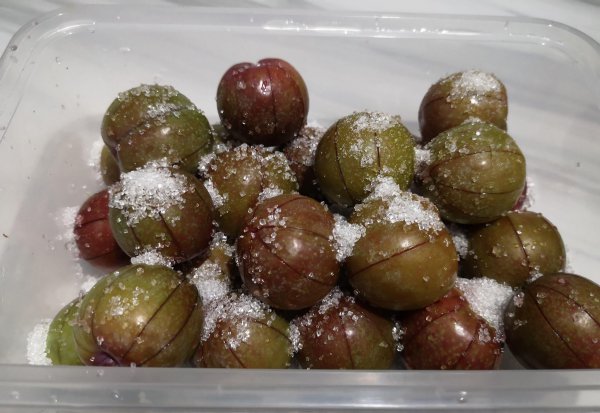 怎么腌制李子又脆又好吃的方法