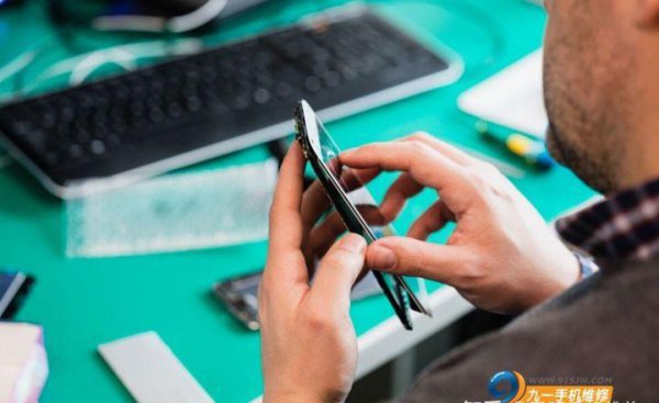 华为手机进水了开不了机处理方法