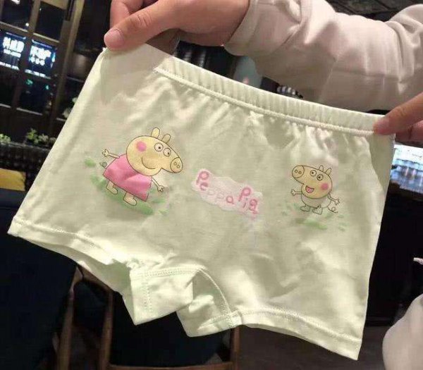 女宝宝穿平角裤还是三角裤好