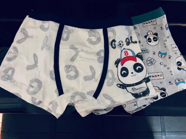 女宝宝穿平角裤还是三角裤好