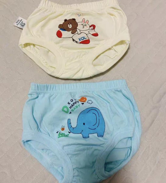 女宝宝穿平角裤还是三角裤好