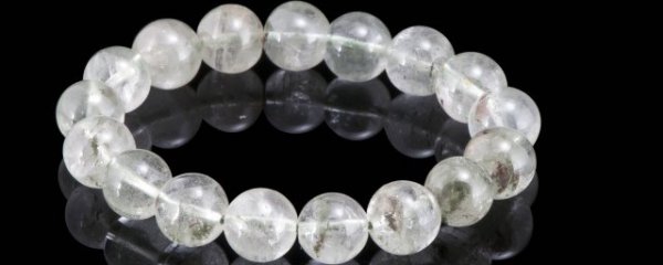 八字缺水应该戴什么好