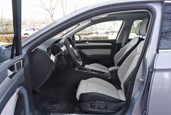 速腾和迈腾哪个好开值得买