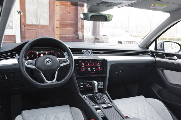 速腾和迈腾哪个好开值得买