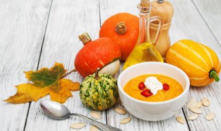 南瓜炖鸡放什么材料好吃 南瓜炖鸡放哪些材料好吃