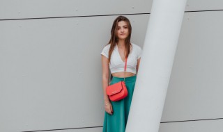 女士怎样挑选包包的颜色 女生包包的颜色怎样挑选