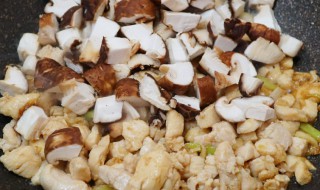 香菇鸡丁卤怎么熬制 香菇鸡丁卤的熬制方法介绍