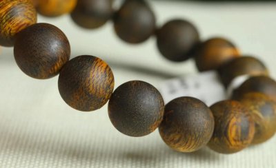 手串什么木材质的好 什么材质的木头做手串最好