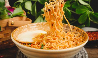 方便面别再煮着吃了 方便面除了煮着吃还有什么吃法