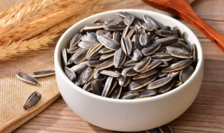 吃炒瓜子的好处与坏处 吃炒瓜子对人体有什么好处与坏处