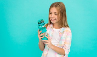 情侣杯子上刻什么字好点 情侣杯子刻字刻什么好