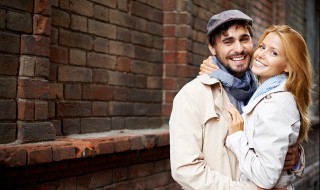 情侣买杯子刻什么字好 情侣买杯子刻啥字好