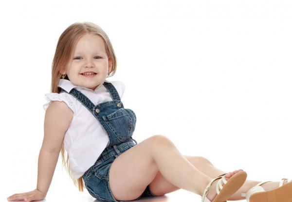 小女孩穿内裤三角好还是平角好