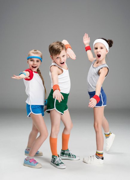 小女孩穿内裤三角好还是平角好