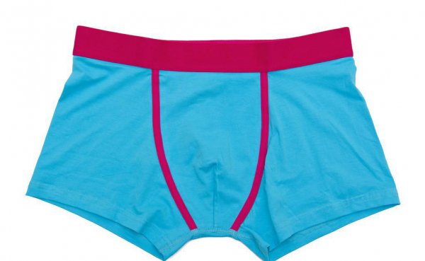 小女孩穿内裤三角好还是平角好