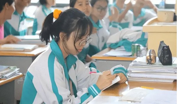 成绩一般读普高和职高哪个好些