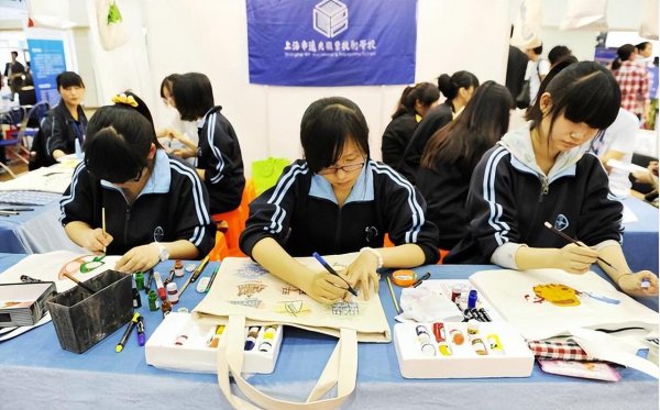 成绩一般读普高和职高哪个好些