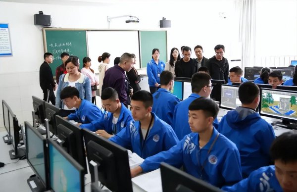 成绩一般读普高和职高哪个好些