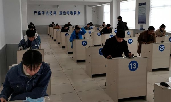 科目四挂了补考交钱吗