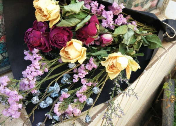 玫瑰花怎么保存成干花不变色