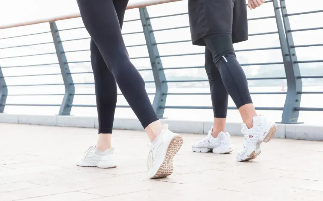 扔铅球的正确姿势图解教程