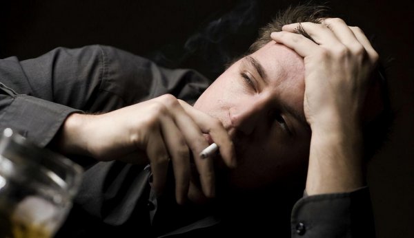 一个男人爱喝酒说明了什么