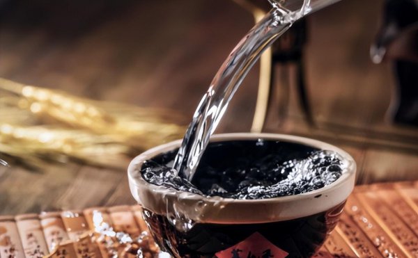 一个男人爱喝酒说明了什么