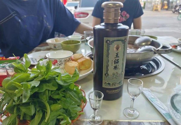 一个男人爱喝酒说明了什么