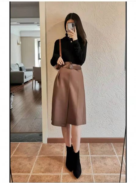 咖啡色裙子配什么颜色上衣好看图片