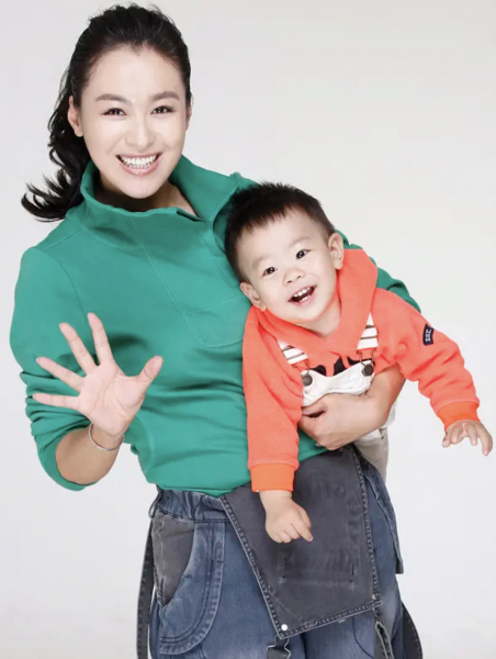 演员沈傲君的两任老公是谁