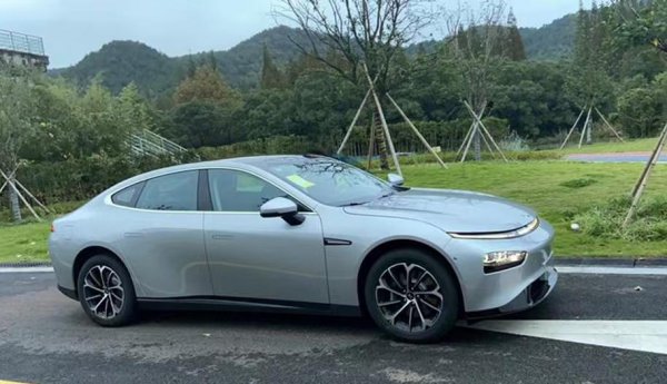 上牌费一般是多少钱一个