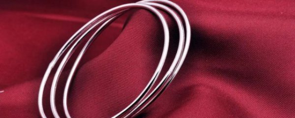 银镯子脏了怎么清洗