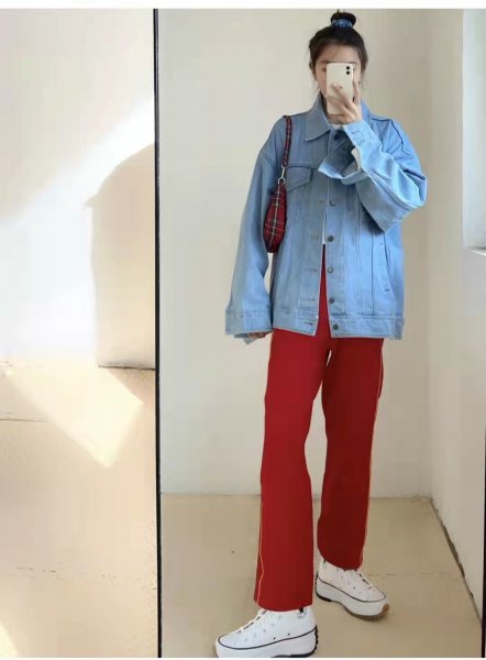 红色裤子配什么颜色最搭