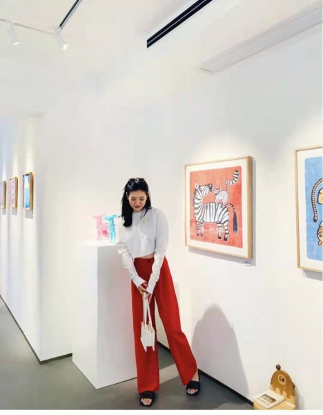 红色裤子配什么颜色最搭