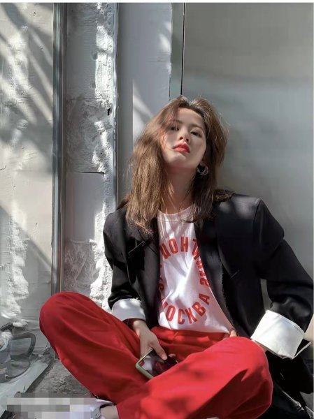 红色裤子配什么颜色最搭