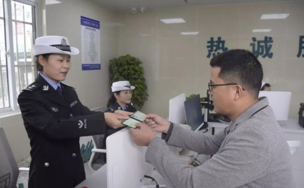 外地驾照到期可以在本地换证吗