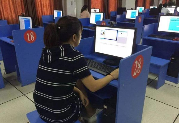 外地驾照到期可以在本地换证吗