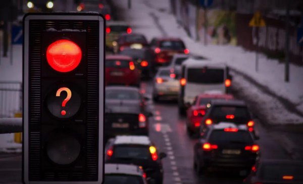 等红灯时挂n档还是p档