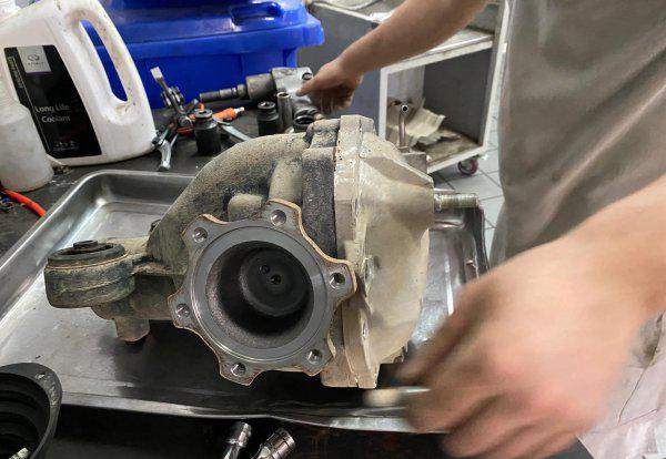 差速器的作用及组成