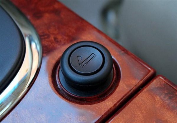 车上点烟器怎么使用