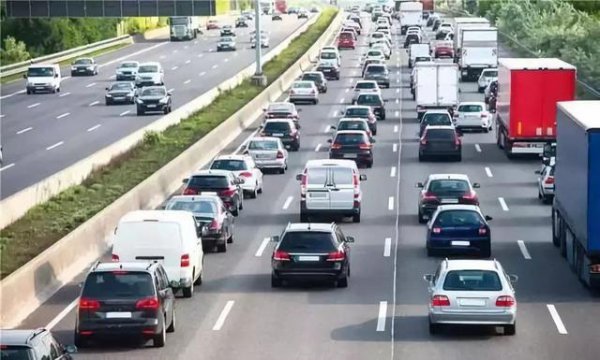 跑高速上困了可以在服务区睡觉吗