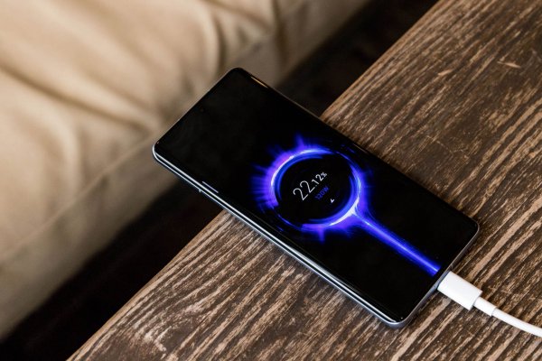 小米12pro是曲面屏吗