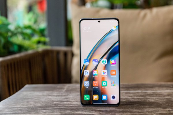 小米12pro是曲面屏吗