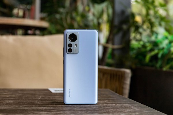 小米12pro是曲面屏吗