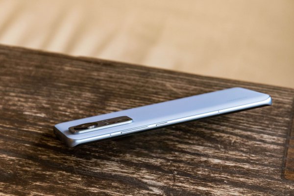 小米12pro是曲面屏吗