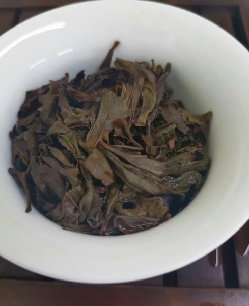 绿叶红镶边是什么茶叶的特点