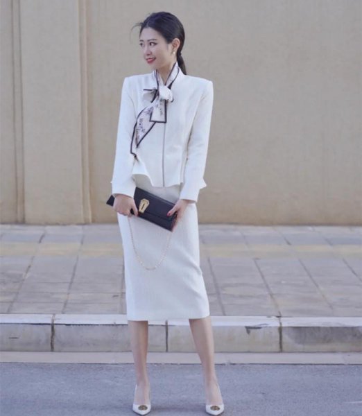 小丝巾最简单的三种系法