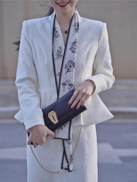 小丝巾最简单的三种系法